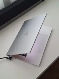 Razer Blade 16 Mercury (2024) — RZ09-0530 — 16" QHD+ 240Hz OLED · Core i9-14900HX · RTX 4090 · 32GB · 2TB