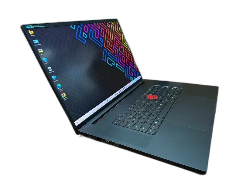 Razer Blade 18 (2026) — RZ09-0582 — 18" Dual-Mode 4K 240Hz / FHD 440Hz · Core Ultra 9 290HX · RTX 5090 · 32GB · 2TB